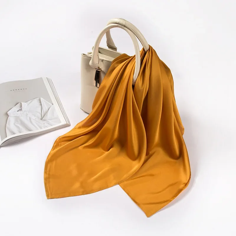 サテンスカーフ レディース 70cm 無地 スムースな表面  - Scarf Silk Square のレビューと価格