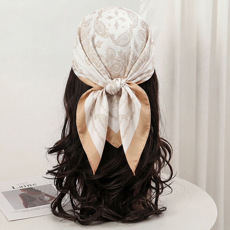 ヴィンテージベージュペイズリープリントスクエアスカーフサテン - Scarf Silk Square のレビューと価格